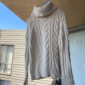 Cable knit Turtle Neck Sweater